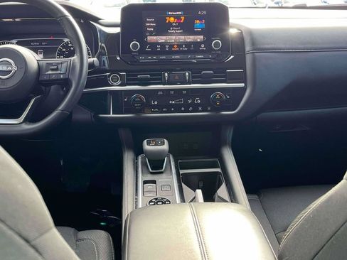 Used 2024 Nissan Pathfinder SV AWD/4WD image 3