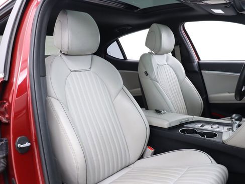 Used 2022 Genesis G70 3.3T w/ Sport Advanced Package image 32