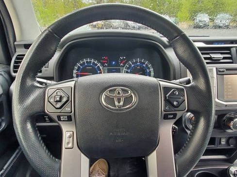 Used 2016 Toyota 4Runner SR5 AWD/4WD image 17