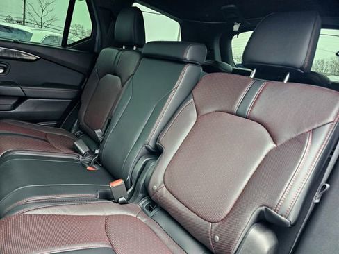 Used 2025 Honda Pilot Black Edition image 24