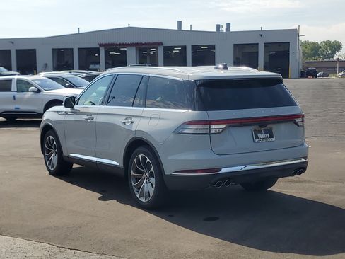 New 2027 Lincoln Aviator AWD image 3