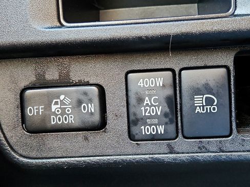 Used 2018 Toyota Tacoma 2WD Double Cab image 25