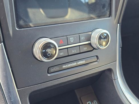 Used 2022 Ford Edge Titanium image 29