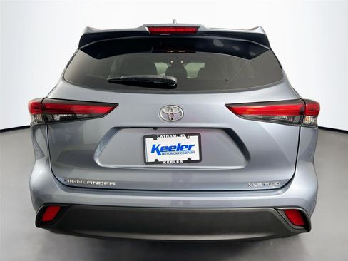 Used 2022 Toyota Highlander XLE image 5