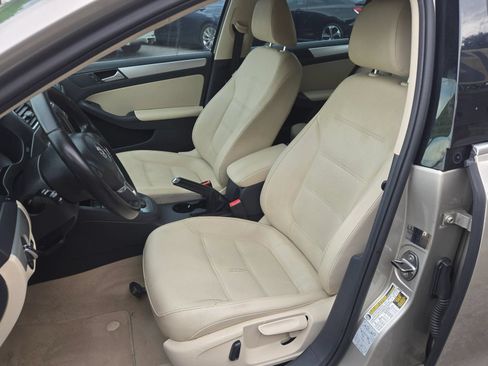Used 2013 Volkswagen Jetta SE FWD image 6
