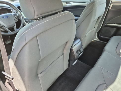 Used 2019 Ford Fusion SE FWD image 18