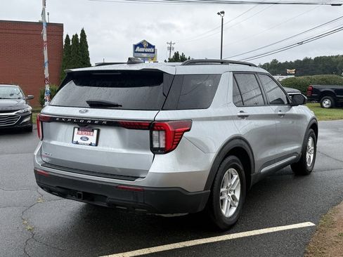 Used 2025 Ford Explorer Active image 3
