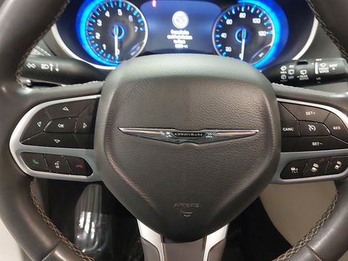 Used 2024 Chrysler Pacifica Touring-L image 35