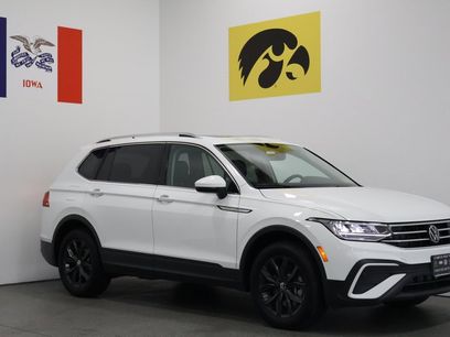 Used 2024 Volkswagen Tiguan SE w/ Panoramic Sunroof Package