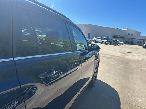 Used 2023 Volkswagen Atlas SE w/ Black Wheel Package FWD image 35