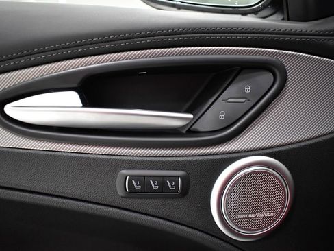 Used 2023 Alfa Romeo Stelvio Veloce AWD/4WD image 19