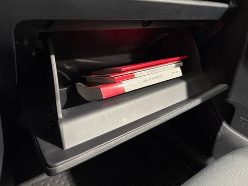 Certified 2025 Toyota RAV4 XLE image 28