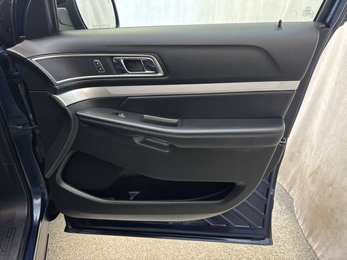 Used 2017 Ford Explorer XLT w/ Equipment Group 202A AWD/4WD image 24