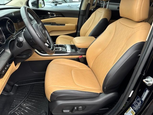Used 2024 Kia Carnival EX FWD image 8