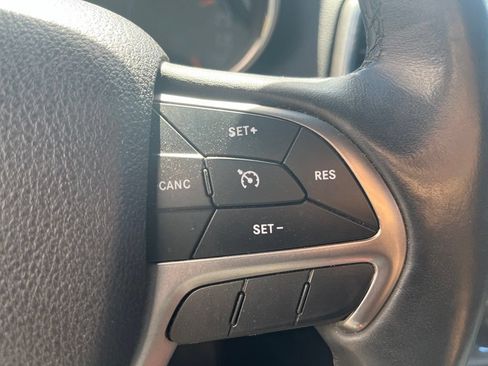 Used 2018 Jeep Grand Cherokee Altitude AWD/4WD image 16