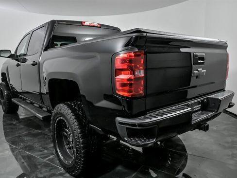 Used 2018 Chevrolet Silverado 1500 LT w/ All Star Edition image 9