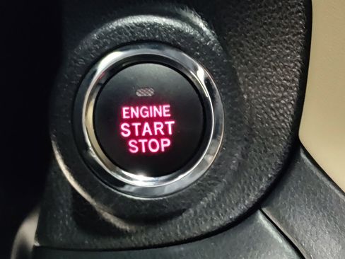 Used 2025 Subaru Outback Premium image 31