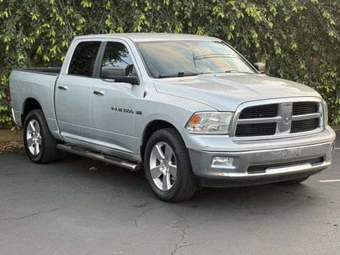 Used 2012 RAM 1500 Big Horn w/ Luxury Group image 3