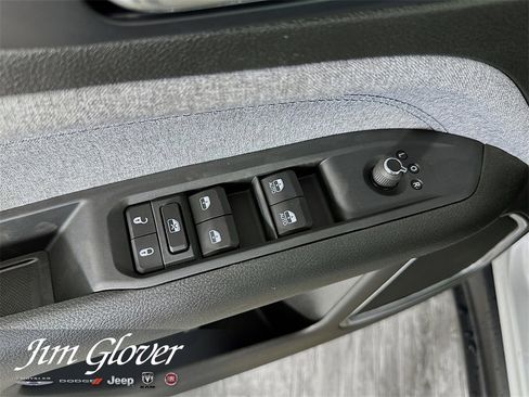 New 2026 Jeep Compass Latitude image 21