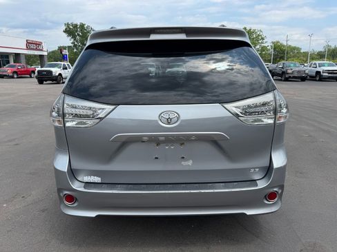 Used 2012 Toyota Sienna SE FWD image 4