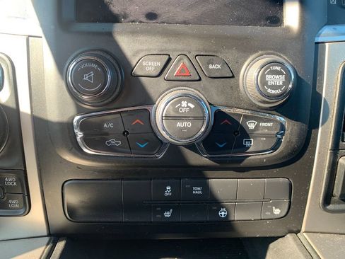 Used 2019 RAM 1500 Classic SLT w/ SLT Plus D←cor Group AWD/4WD image 25