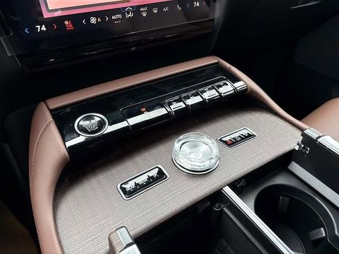 New 2026 Lincoln Navigator Reserve AWD/4WD image 33