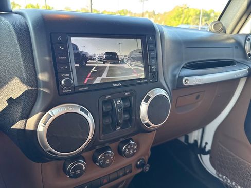 Used 2013 Jeep Wrangler Unlimited Sahara w/ Connectivity Group AWD/4WD image 32