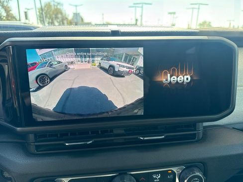 Used 2024 Jeep Wrangler Unlimited AWD/4WD image 22
