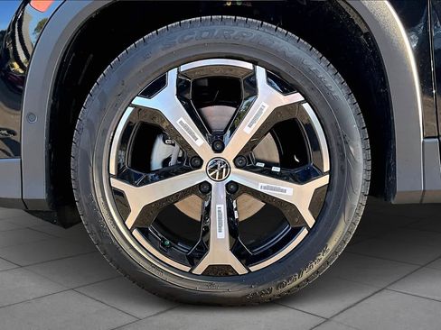New 2026 Volkswagen Tiguan SE image 11