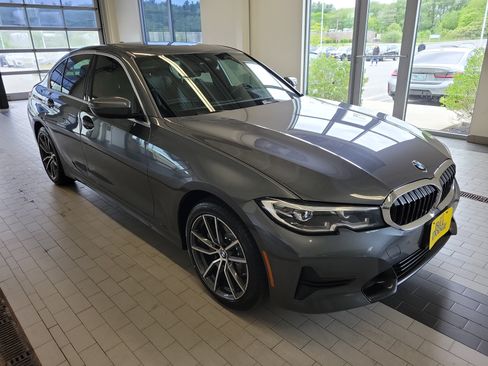 Used 2020 BMW 330i xDrive Sedan w/ Convenience Package AWD/4WD image 3