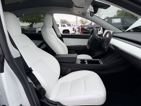 Used 2021 Tesla Model Y Long Range image 24