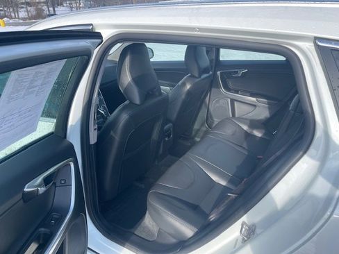 Used 2016 Volvo V60 T5 Premier image 7
