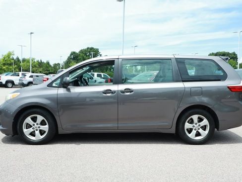 Used 2015 Toyota Sienna L FWD image 5