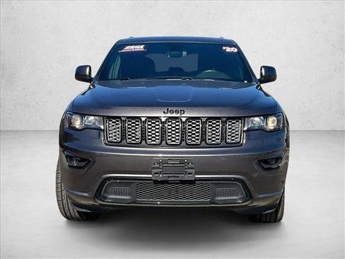 Used 2020 Jeep Grand Cherokee Altitude image 3