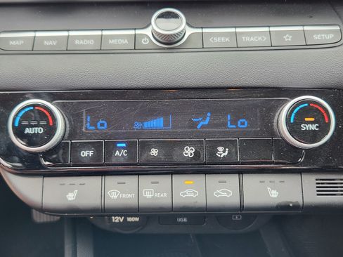 Used 2025 Hyundai Elantra SEL FWD image 15