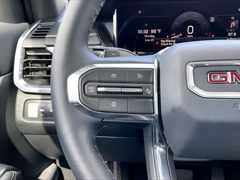Used 2026 GMC Acadia Elevation w/ Elevation Premium Package FWD image 10