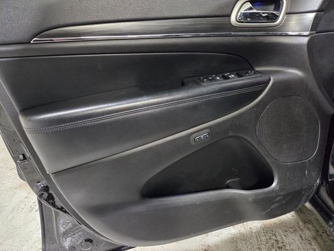 Used 2019 Jeep Grand Cherokee Limited image 14