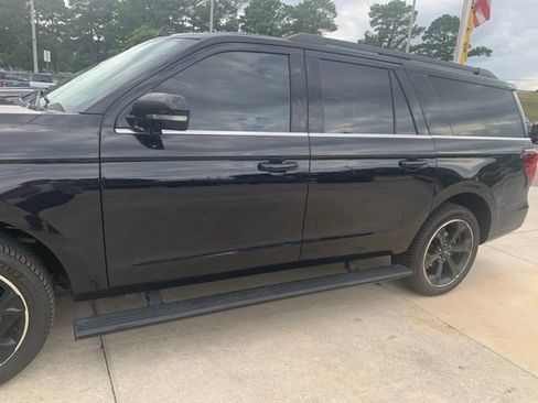 Used 2022 Ford Expedition Max Limited AWD/4WD image 2