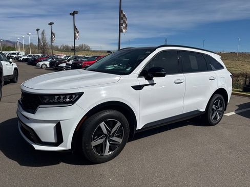 Used 2022 Kia Sorento EX w/ Panoramic Sunroof Package image 16