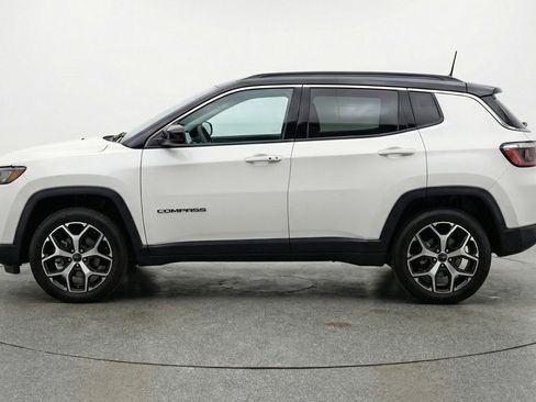 Used 2025 Jeep Compass Limited image 5