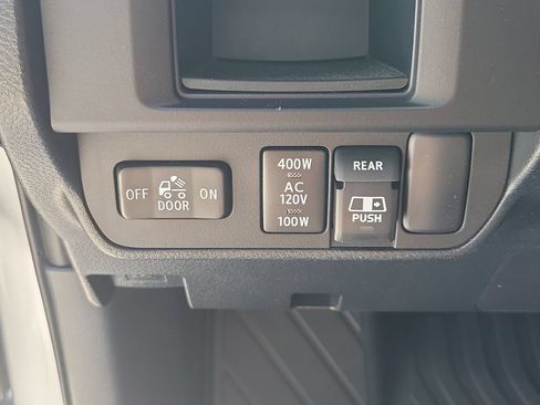 Used 2017 Toyota Tacoma Limited w/ Tow Package RWD image 30