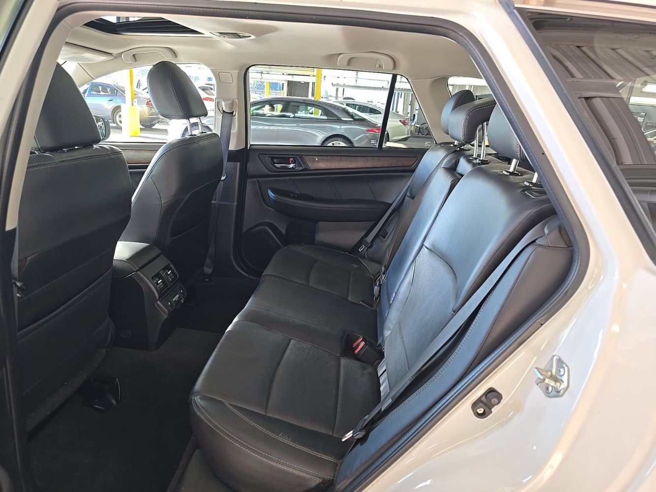 Used 2018 Subaru Outback 2.5i Limited AWD/4WD image 8
