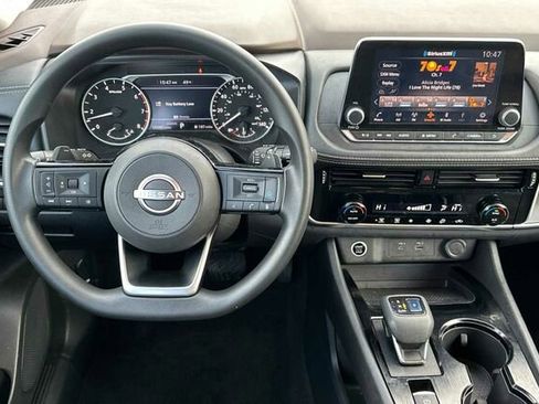 Used 2022 Nissan Rogue SV image 12