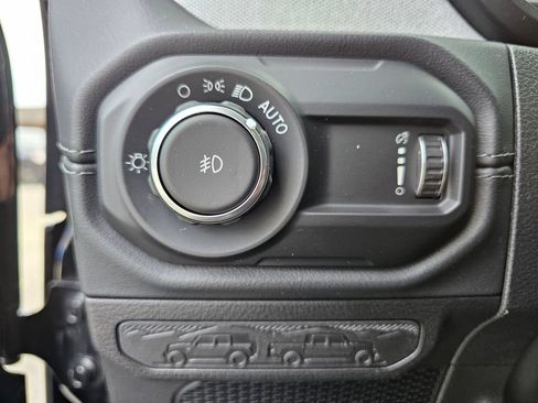 Used 2024 Jeep Wrangler Unlimited Sahara AWD/4WD image 28