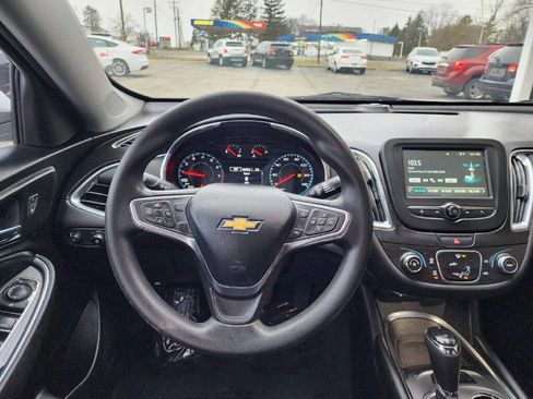 Used 2018 Chevrolet Malibu LT image 14