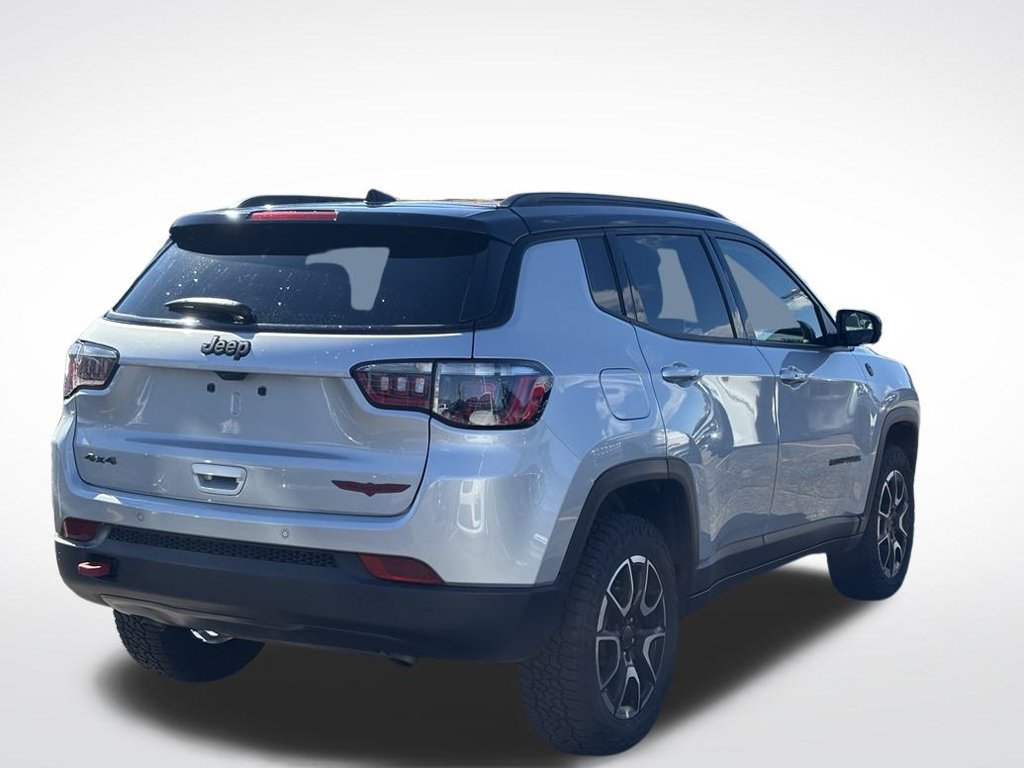Used 2025 Jeep Compass Trailhawk AWD/4WD image 4