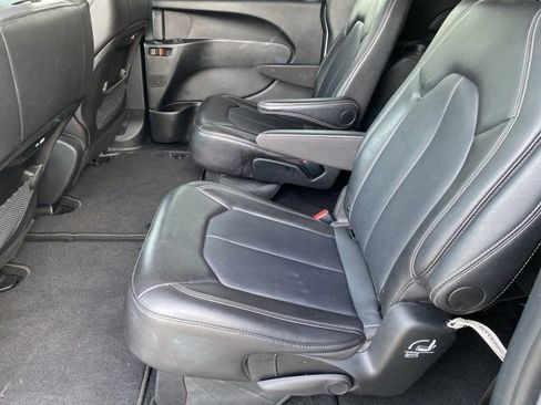 Certified 2025 Chrysler Pacifica Select image 27