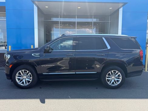 Used 2024 GMC Yukon SLT w/ SLT Premium Package AWD/4WD image 9
