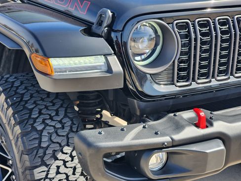 Used 2024 Jeep Wrangler Unlimited Rubicon image 5