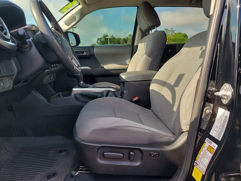 Used 2023 Toyota Tacoma SR5 w/ Technology Package image 17